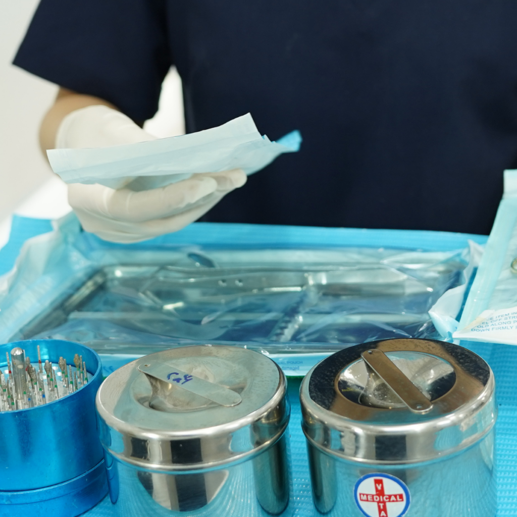 Cạo vôi răng là gì?